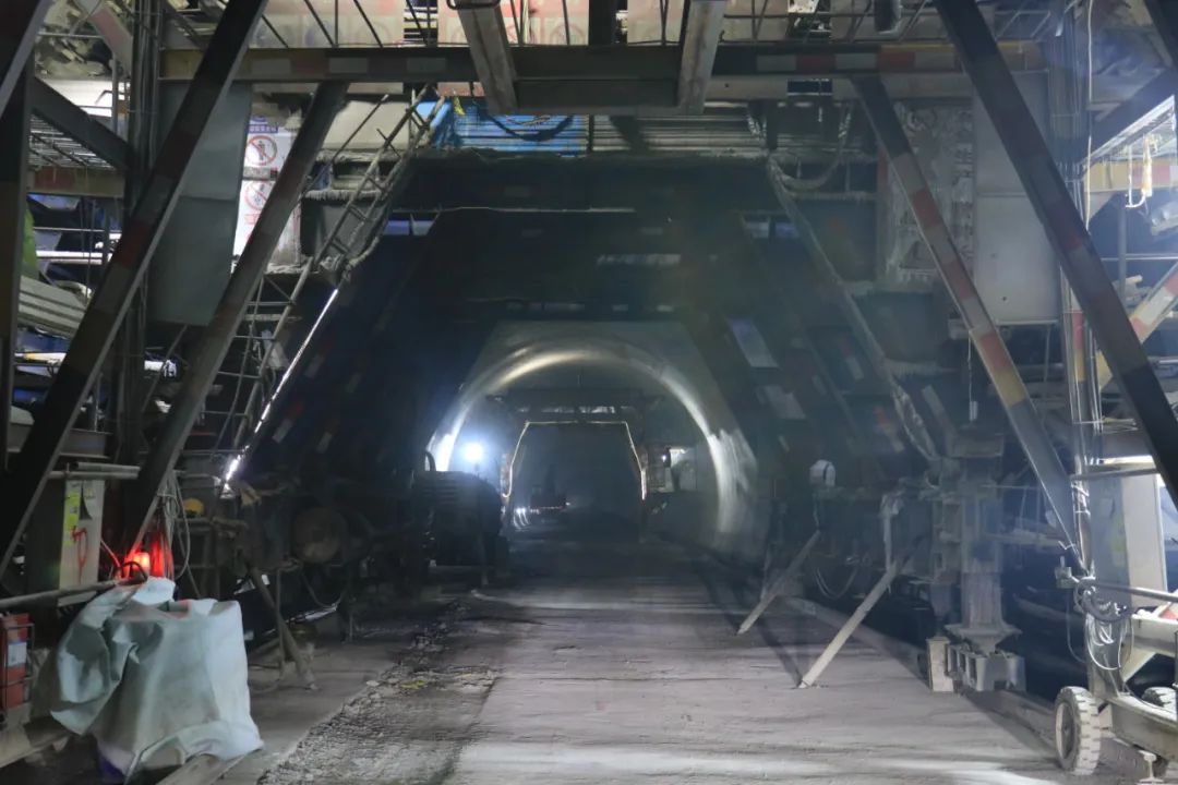 金仁桐高速首座长隧道提前两个月贯通