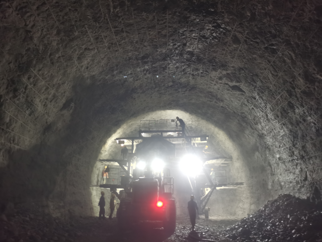 金仁桐高速首座长隧道提前两个月贯通