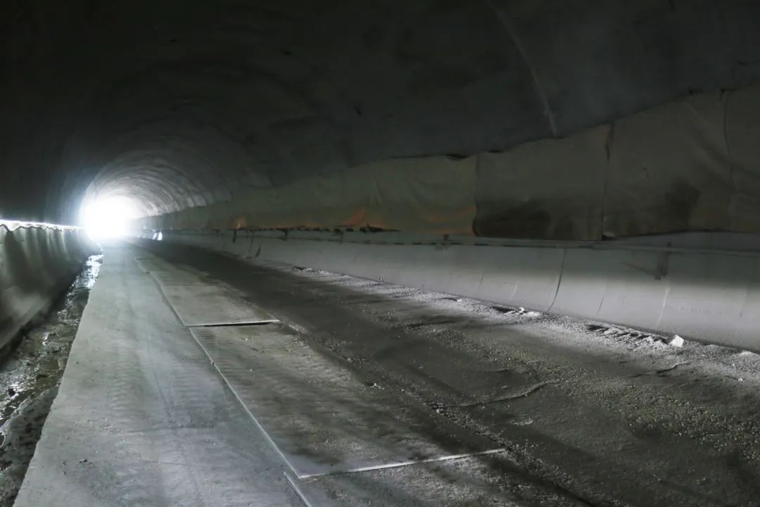 金仁桐高速首座长隧道提前两个月贯通