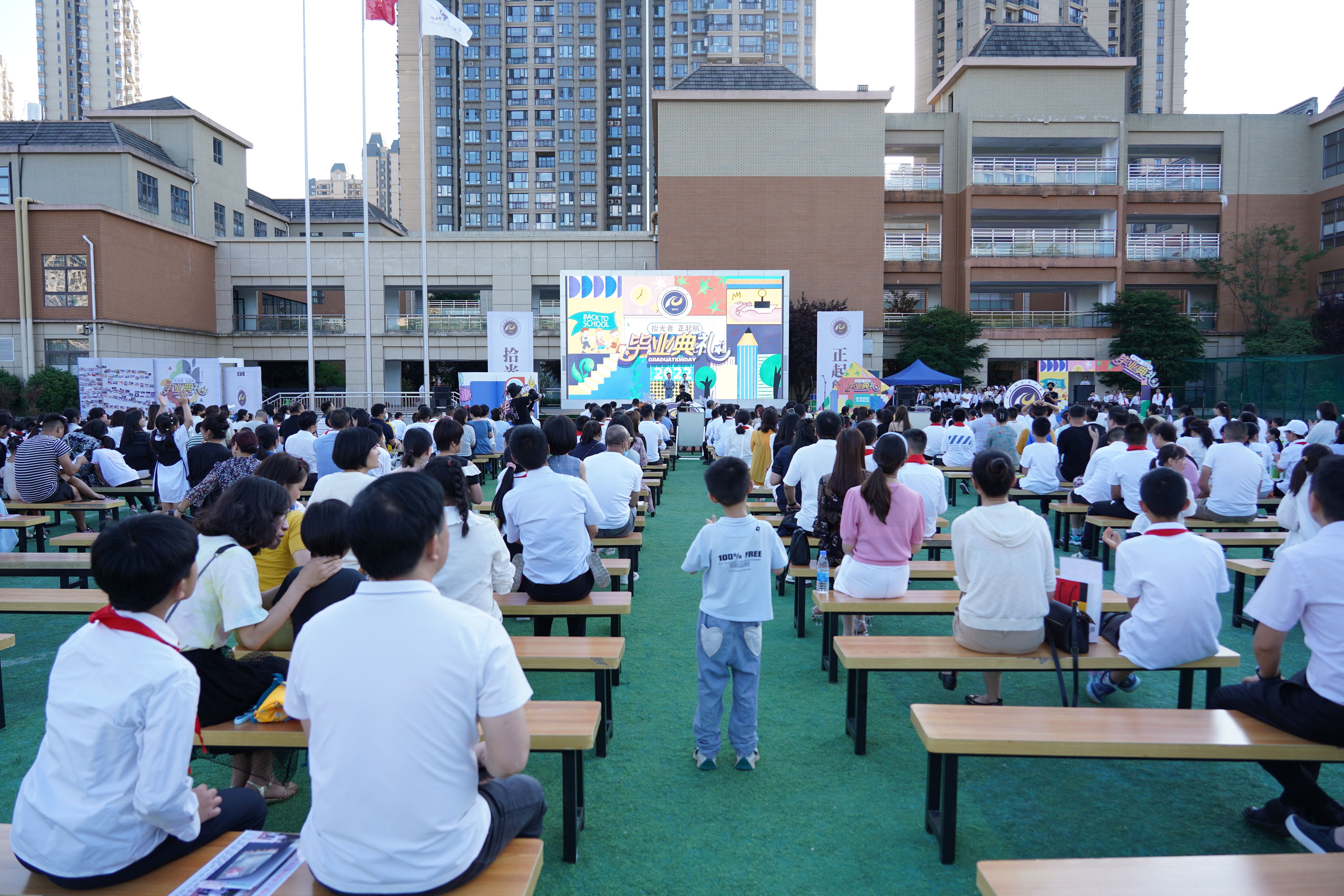 貴陽學校,觀山湖區第十中學名譽校長顧逸飛,觀山湖區第七中學校長林燕