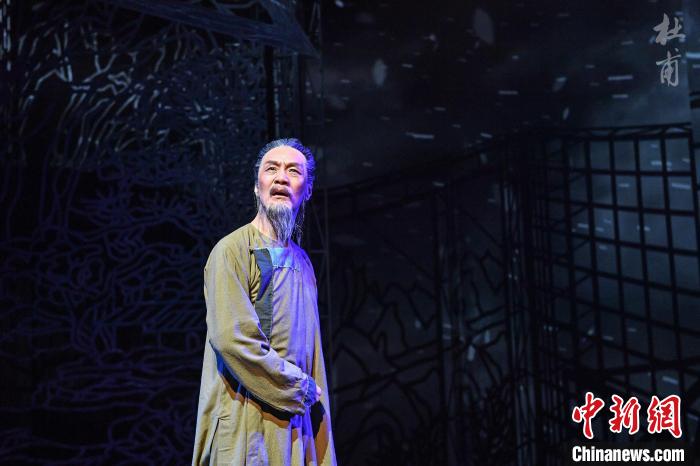 北京人艺《杜甫》再度上演走入诗圣的“诗之江湖”