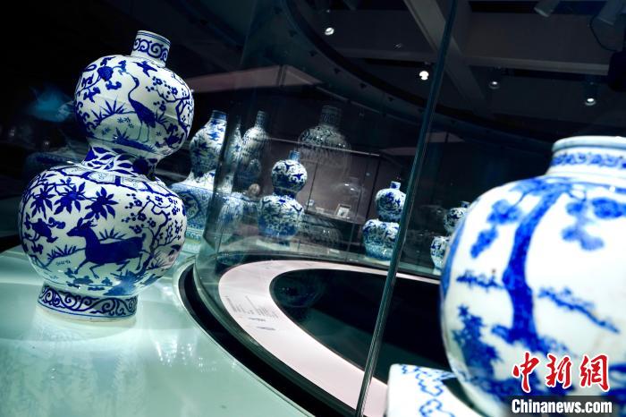 香港艺术馆推出新展览“浮华.仙境——嘉靖皇帝的虚拟世界”。　政府新闻网 摄