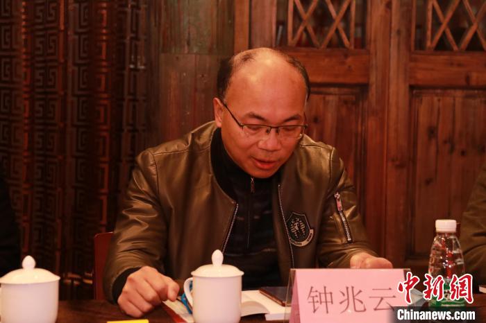 中共福建省委党史方志办副主任，福建省作协副主席钟兆云。　福建少年儿童出版社供图