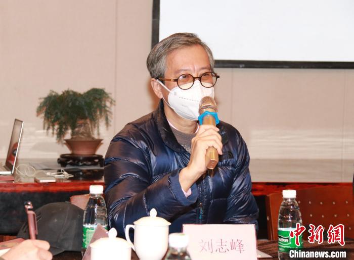 福建省作协二级调研员，一级文学创作刘志峰发言。　福建少年儿童出版社供图