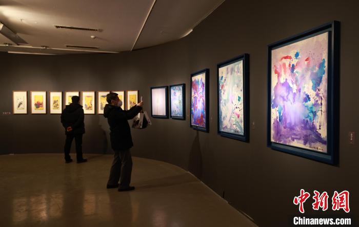 青年画家吴霜绘画作品展再现“又一年花开”绽放春意