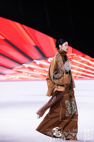 第四届中国(浙江)民族服饰设计展演。　主办方 供图